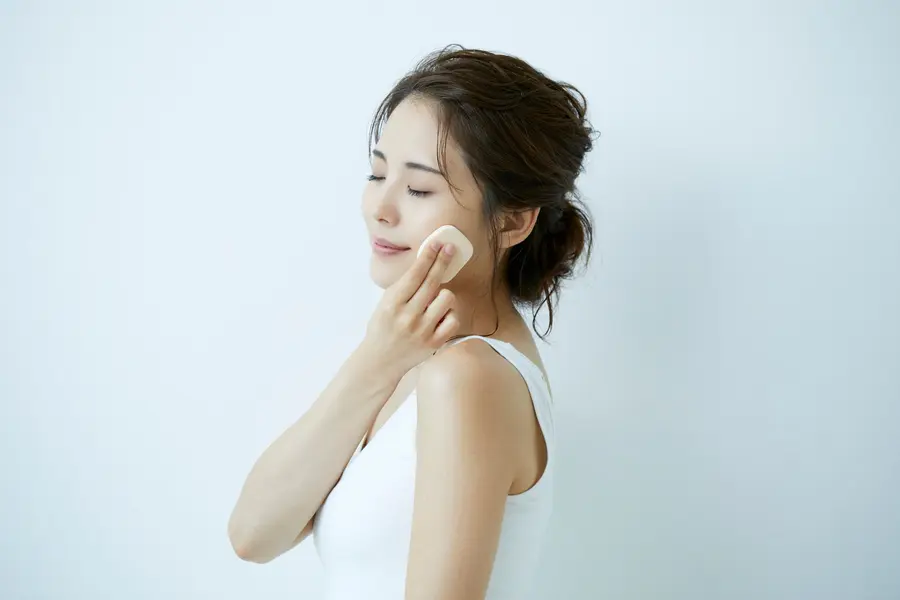 Vous souhaitez un maquillage qui tient plus longtemps ? 10 conseils pour une base idéale