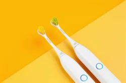 Curaprox Hydrosonic Ersatzbürstenkopf sensitive gelb-grün